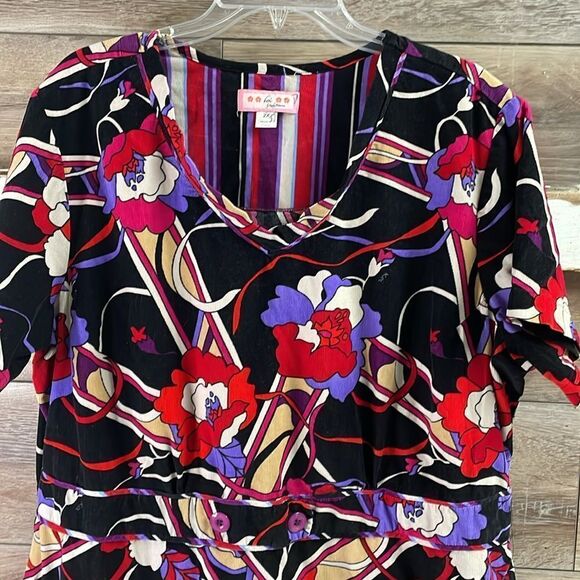 KOI Ladies Scrub Tops Cordoroy Floral
Print Short Sleeve Vneck Top Size Small - Picture 3 of 7